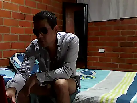 Snapshot of esteban2810m chatting on 03/09/26, 02:48 esteban2810m online show from 03/09/26, 02:48