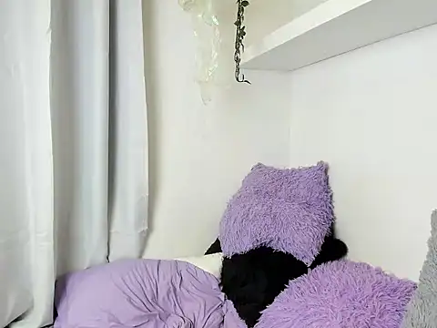 Snapshot of santy-kitty chatting on 12/14/24, 12:55 santy-kitty online show from 12/14/24, 12:55