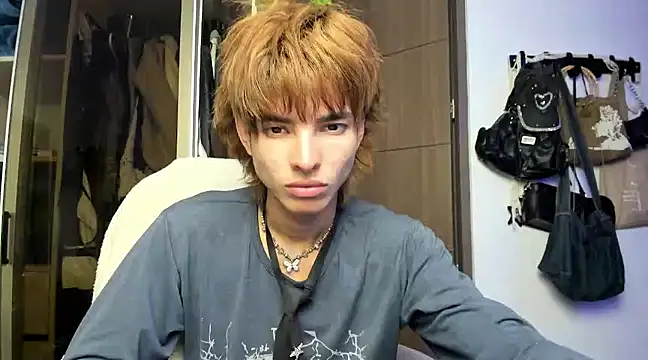 Snapshot of santy-kitty chatting on 01/30/25, 02:16 santy-kitty online show from 01/30/25, 02:16