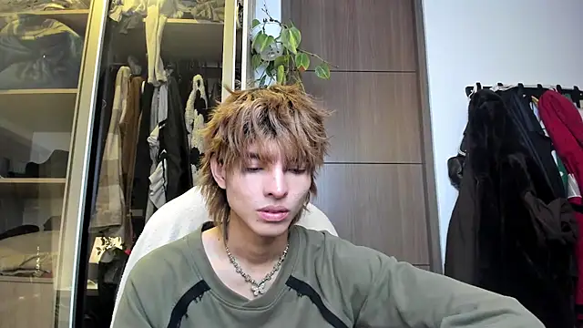 Snapshot of santy-kitty chatting on 02/19/25, 12:14 santy-kitty online show from 02/19/25, 12:14