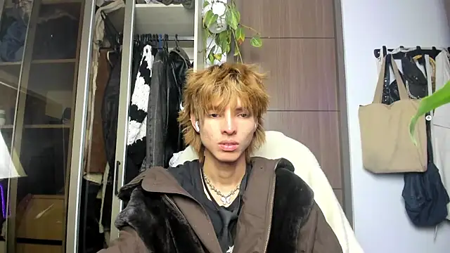 Snapshot of santy-kitty chatting on 02/22/25, 06:28 santy-kitty online show from 02/22/25, 06:28