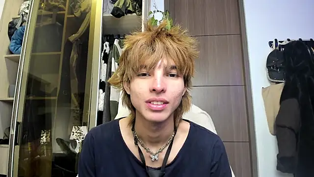 Snapshot of santy-kitty chatting on 02/27/25, 03:47 santy-kitty online show from 02/27/25, 03:47