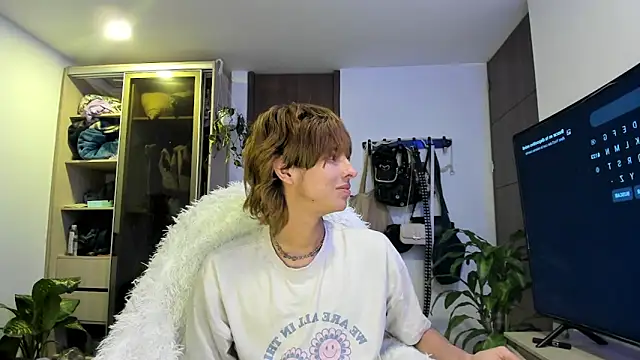 Snapshot of santy-kitty chatting on 03/14/25, 03:26 santy-kitty online show from 03/14/25, 03:26