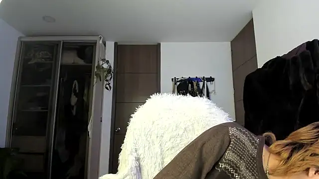 Snapshot of santy-kitty chatting on 03/15/25, 06:03 santy-kitty online show from 03/15/25, 06:03