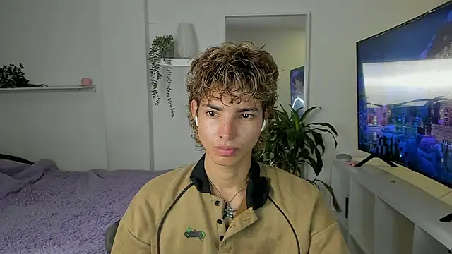 Snapshot of santy-kitty chatting on 09/23/25, 11:41 santy-kitty online show from 09/23/25, 11:41