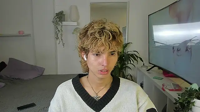 Snapshot of santy-kitty chatting on 10/20/25, 04:24 santy-kitty online show from 10/20/25, 04:24