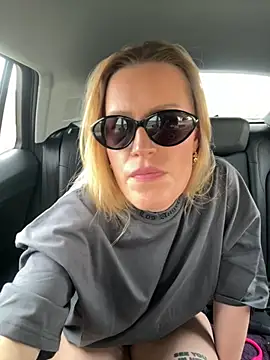 Sissy-Bee online show from 10/19/25, 02:29