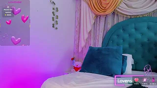 Snapshot of saskia_secret chatting on 03/18/25, 05:31 saskia secret online show from 03/18/25, 05:31