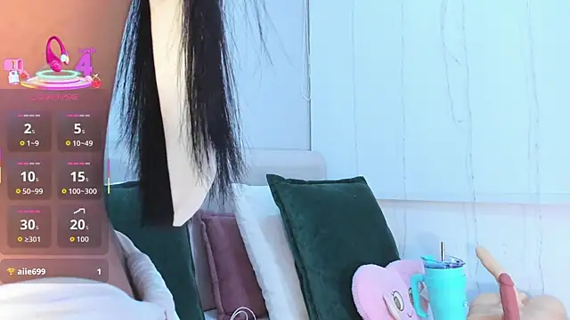 Isaa Queen online show from 10/07/25, 07:44