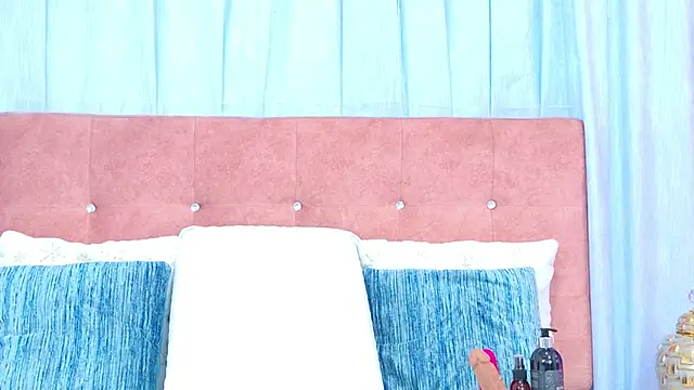 AlliciaKim online show from 10/27/25, 07:18