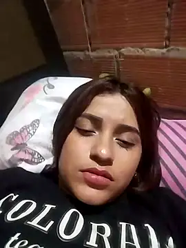 perlita05 online show from 02/13/25, 08:38