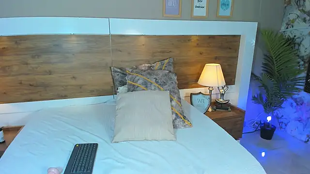 EmaBakker online show from 02/14/25, 01:08