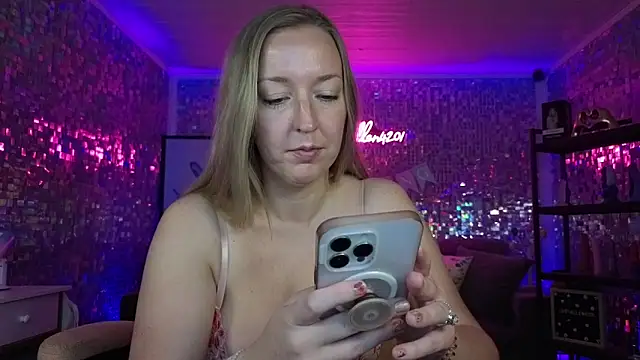 lucyallen4201 online show from 04/20/26, 10:18