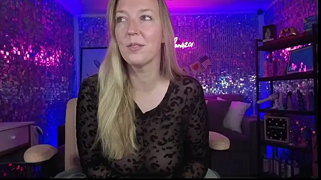 lucyallen4201 online show from 06/26/26, 10:19