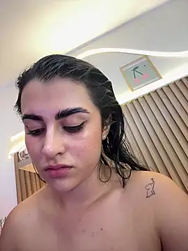 Snapshot of anniemorgan01 chatting on 12/18/24, 01:12 anniemorgan01 online show from 12/18/24, 01:12