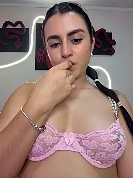 Snapshot of anniemorgan01 chatting on 10/10/25, 04:11 anniemorgan01 online show from 10/10/25, 04:11