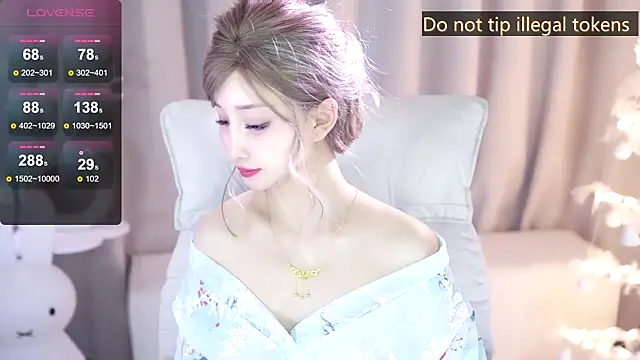 Snapshot of UUKiss_ chatting on 01/22/25, 01:11 UUKiss online show from 01/22/25, 01:11