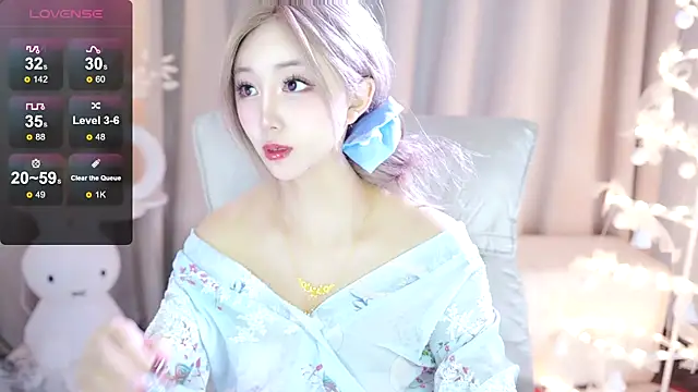 Snapshot of UUKiss_ chatting on 02/07/25, 03:19 UUKiss online show from 02/07/25, 03:19