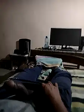 Snapshot of pura43 chatting on 02/09/25, 05:01 pura43 online show from 02/09/25, 05:01