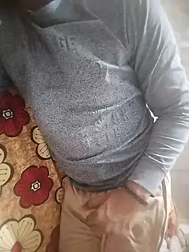 Snapshot of pura43 chatting on 02/25/25, 05:58 pura43 online show from 02/25/25, 05:58