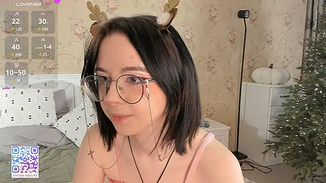 Snapshot of Nora_Failure chatting on 12/24/24, 09:50 Nora Failure online show from 12/24/24, 09:50