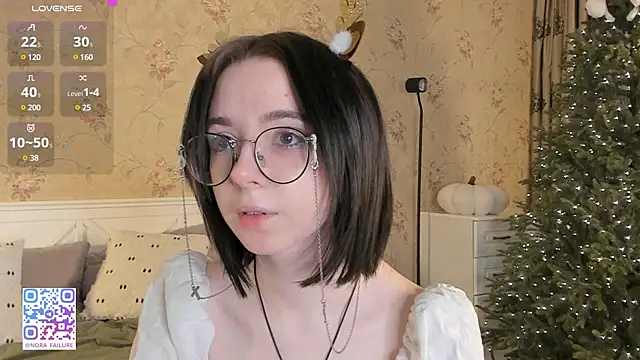 Snapshot of Nora_Failure chatting on 12/25/24, 08:07 Nora Failure online show from 12/25/24, 08:07