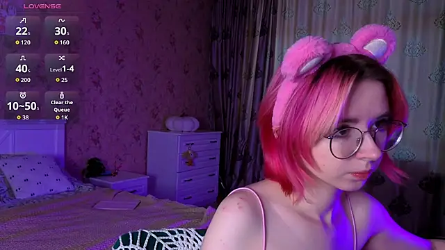 Snapshot of Nora_Failure chatting on 10/15/25, 02:01 Nora Failure online show from 10/15/25, 02:01