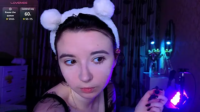 Snapshot of Nora_Failure chatting on 11/07/25, 01:11 Nora Failure online show from 11/07/25, 01:11