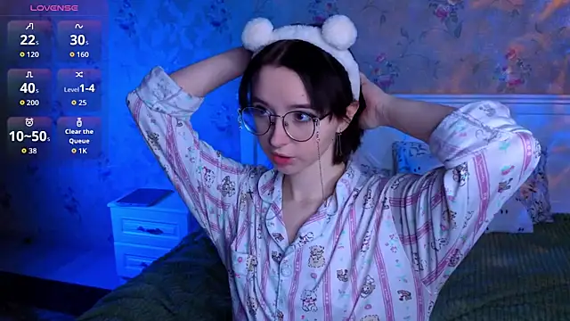 Snapshot of Nora_Failure chatting on 12/04/25, 11:30 Nora Failure online show from 12/04/25, 11:30