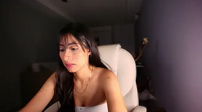 auroracaruso11 online show from 03/08/25, 12:00