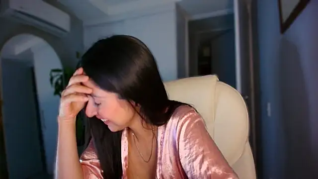 auroracaruso11 online show from 10/06/25, 12:08