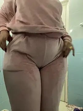 Snapshot of Layla-daloua chatting on 02/06/26, 08:56 Layla-daloua online show from 02/06/26, 08:56