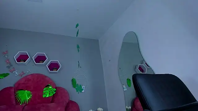 ParisFox  online show from 03/15/25, 05:04