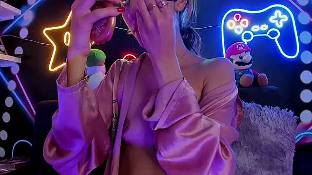 ParisFox  online show from 03/18/25, 08:15