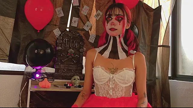 ParisFox  online show from 11/01/25, 08:55