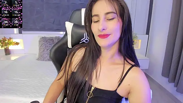 SaraGomez1 online show from 12/14/25, 01:49