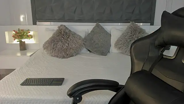 Snapshot of SaraGomez1 chatting on 02/16/26, 12:12 SaraGomez1 online show from 02/16/26, 12:12