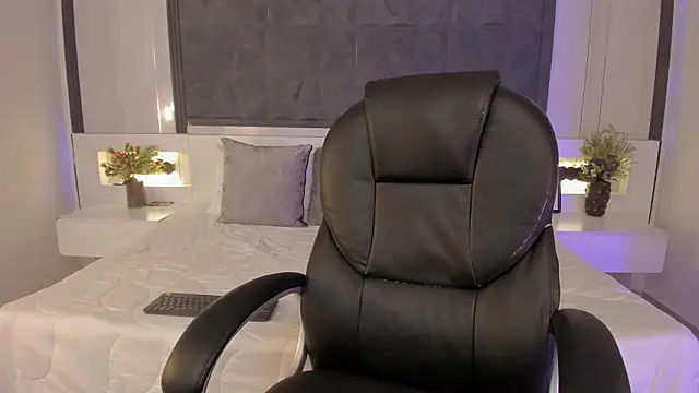 Snapshot of SaraGomez1 chatting on 02/27/26, 01:44 SaraGomez1 online show from 02/27/26, 01:44