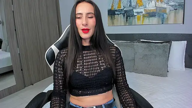 Snapshot of SaraGomez1 chatting on 05/18/26, 12:33 SaraGomez1 online show from 05/18/26, 12:33