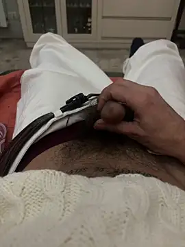 Snapshot of gianluca75gggggggh chatting on 11/22/25, 01:37 gianluca75gggggggh online show from 11/22/25, 01:37