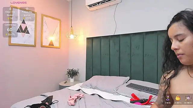 Snapshot of Dilan_y_Mia chatting on 12/06/24, 05:11 Dilan y Mia online show from 12/06/24, 05:11