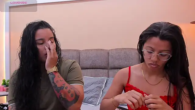 Snapshot of Dilan_y_Mia chatting on 12/19/24, 01:51 Dilan y Mia online show from 12/19/24, 01:51