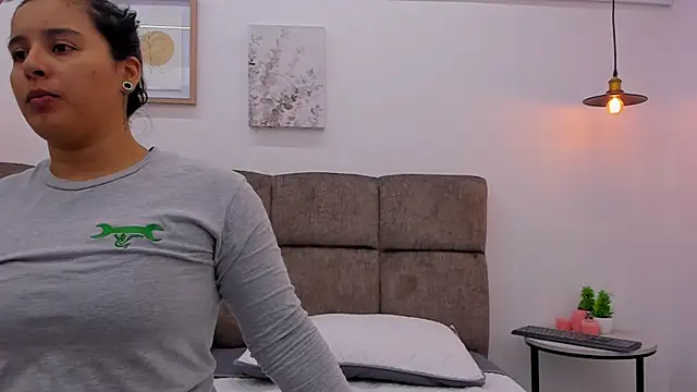 Snapshot of Dilan_y_Mia chatting on 01/22/25, 12:38 Dilan y Mia online show from 01/22/25, 12:38