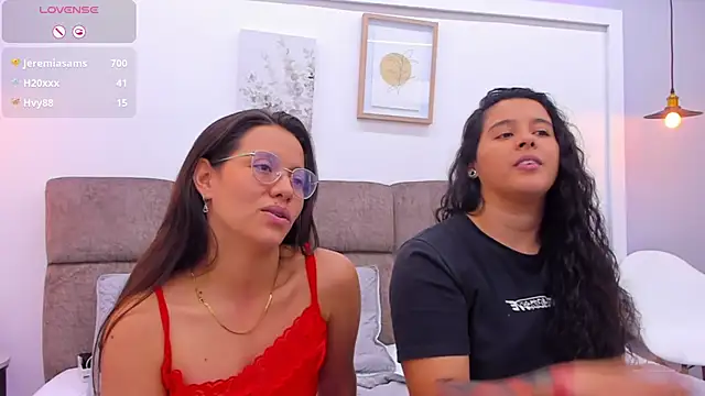 Snapshot of Dilan_y_Mia chatting on 02/11/25, 06:01 Dilan y Mia online show from 02/11/25, 06:01