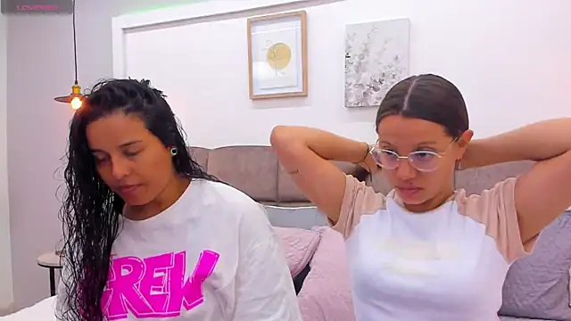 Snapshot of Dilan_y_Mia chatting on 03/06/25, 12:19 Dilan y Mia online show from 03/06/25, 12:19