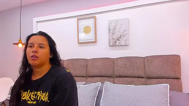 Snapshot of Dilan_y_Mia chatting on 03/13/25, 12:35 Dilan y Mia online show from 03/13/25, 12:35