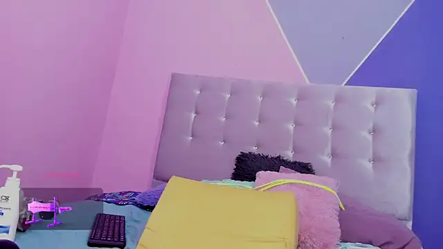 Snapshot of NiaBlanco chatting on 01/27/25, 10:49 NiaBlanco online show from 01/27/25, 10:49