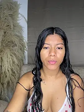 Snapshot of NiaBlanco chatting on 12/04/25, 03:38 NiaBlanco online show from 12/04/25, 03:38