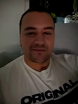 Snapshot of KarlosCarutox chatting on 10/09/25, 04:27 KarlosCarutox online show from 10/09/25, 04:27