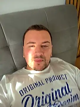 Snapshot of KarlosCarutox chatting on 11/15/25, 01:07 KarlosCarutox online show from 11/15/25, 01:07